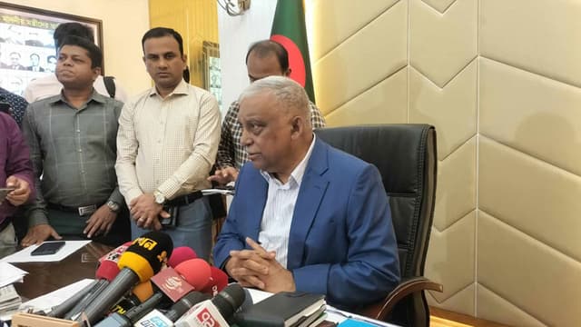 ভিসা নীতিতে কাকে নিষিদ্ধ করা হয়েছে জানা নেই : স্বরাষ্ট্রমন্ত্রী