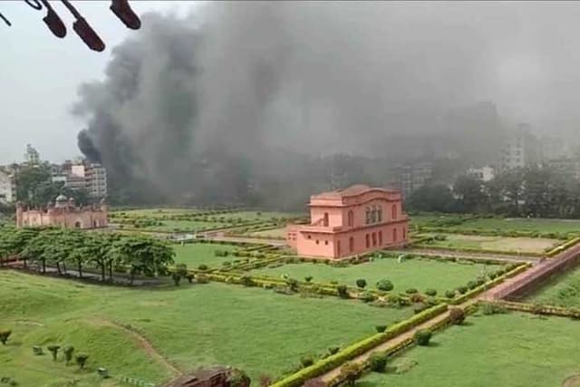 রাজধানীর লালবাগে মিষ্টির দোকানে ভয়াবহ আগুন