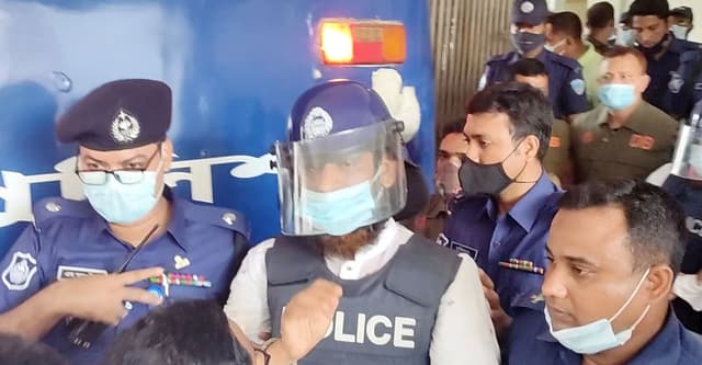 আদালতে মামুনুল হক