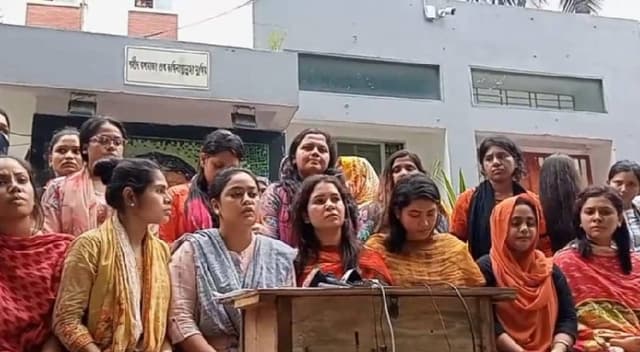 ইডেন ছাত্রলীগের কার্যক্রম স্থগিত, বহিষ্কার ১৬