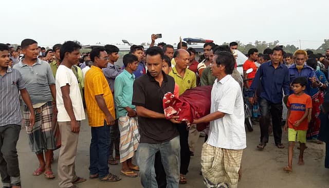 করতোয়ায় নৌকাডুবি আরও ৮ মরদেহ উদ্ধার, মৃতের সংখ্যা বেড়ে ৩৩