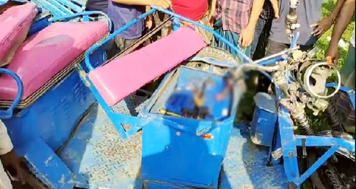 ভৈরবে বাসচাপায় অটোরিকশার ৩ যাত্রী নিহত
