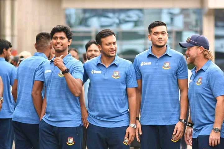 বিশ্বকাপ মহাযজ্ঞে অংশ নিতে দেশ ছাড়ল টাইগাররা