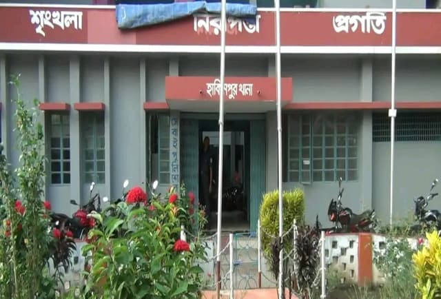 হিলিতে গলায় ফাঁস দেওয়া অবস্থায় যুবকের মরদেহ উদ্ধার