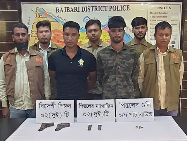 মেহগনি বাগান থেকে পৌর কাউন্সিলর ও তার সহযোগী অস্ত্রসহ গ্রেফতার