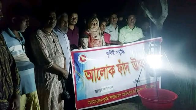 হিলিতে ক্ষতিকর পোকা দমনে আলোর ফাঁদ উৎসব