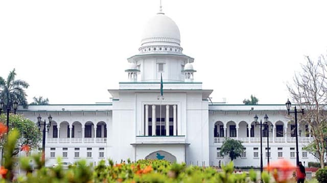 প্রধানমন্ত্রীর জন্মদিনের আলোচনা সভায় অস্ত্রসহ ৫ যুবক আটক