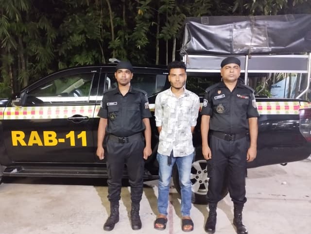 চাকুরীজীবি তরুণীকে ডেকে নিয়ে ধর্ষণ, তরুণ গ্রেফতার