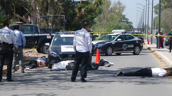 মেক্সিকোতে বন্দুক হামলায় ৬ পুলিশ হত্যা