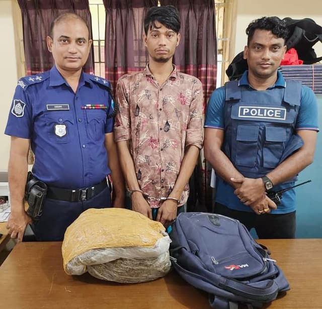 দেবীদ্বারে গাঁজাসহ মাদক ব্যবসায়ী গ্রেফতার