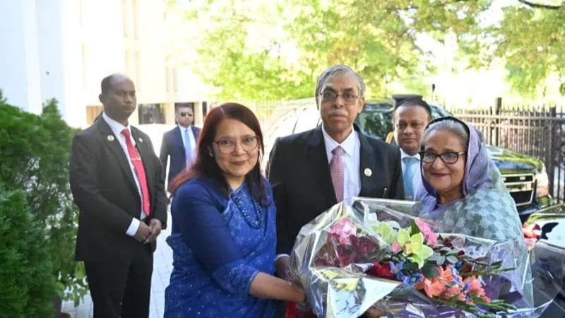 দেশের ভাবমূর্তি আরও জোরদারে কাজ করুন: প্রধানমন্ত্রী