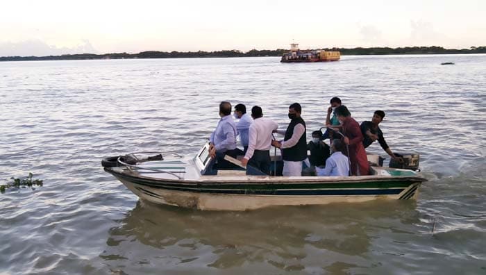 প্রস্তাবিত মীরগঞ্জ সেতু নির্মাণ এলাকা পরিদর্শনে সেতু বিভাগের সচিব