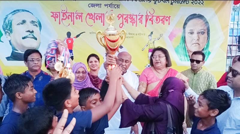 নেত্রকোণায় বঙ্গবন্ধু ও বঙ্গমাতা ফুটবল টুর্নামেন্টের ফাইনাল খেলা অনুষ্ঠিত