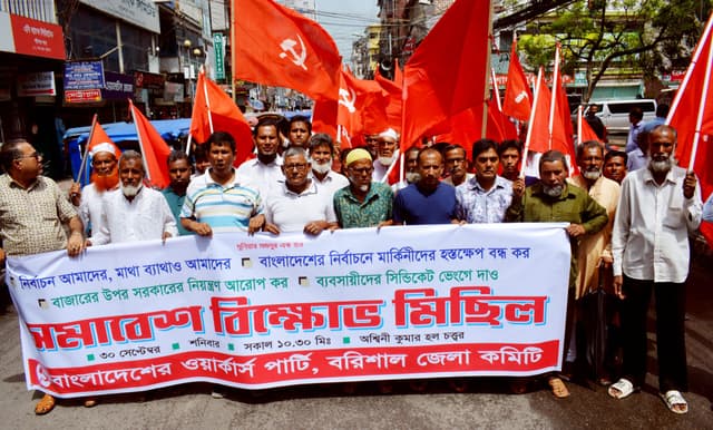 দেশের নির্বাচনে মার্কিনীদের হস্তক্ষেপ বন্ধের দাবিতে বরিশালে বিক্ষোভ