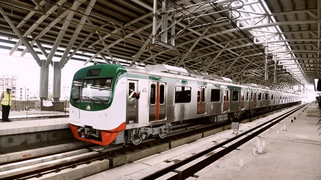 মেট্রোরেলে ভাড়া গুনতে হবে দুধের শিশুরও