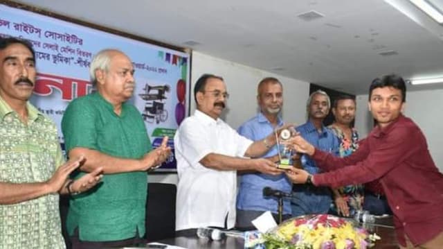 বাংলাদেশ সিভিল রাইটস সোসাইটি অ্যাওয়ার্ড পেলেন বরিশালের অভি