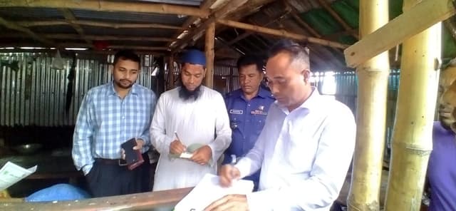 টিসিবির তেল ও ওএমএস এর চাল খোলা বাজারে বিক্রি : প্রতিষ্ঠানকে সিলগালা