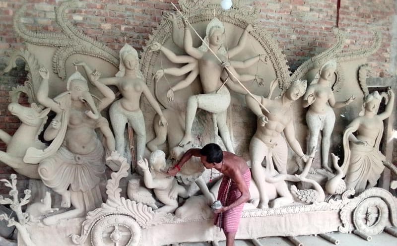 আশাশুনিতে পূজা মন্ডবে সাজ সাজ রব, ব্যস্ত প্রতিমাশিল্পীরা