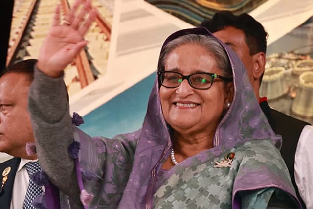 প্রতিকূলতাকে দক্ষ হাতে সামাল দিয়ে দেশে ফিরছেন প্রধানমন্ত্রী