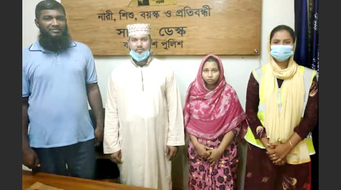 লালমোহনে প্রতিবন্ধী কিশোরীকে পরিবারের কাছে ফিরিয়ে দিলো পুলিশ