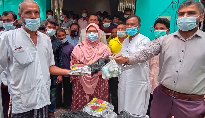ঝিনাইদহে ক্ষুদ্র ও প্রান্তিক কৃষকদের মাঝে সার ও বীজ বিতরণ