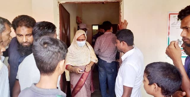 বিরামপুরে স্ত্রীর ওপর অভিমানে স্বামীর আত্মহত্যা