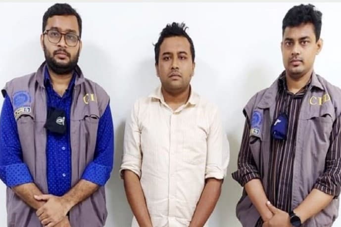 ‘টুয়েন্টিফোর টিকেটি ডটকমে’র পরিচালক রাকিব গ্রেপ্তার