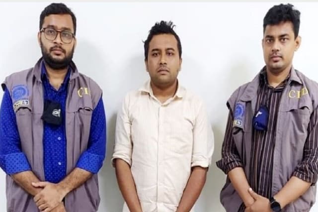 ‘টুয়েন্টিফোর টিকেটি ডটকমে’র পরিচালক রাকিব গ্রেপ্তার
