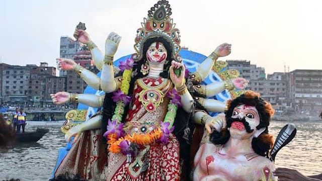 প্রতিমা বিসর্জনের মধ্য দিয়ে শেষ হলো শারদীয় দুর্গোৎসব