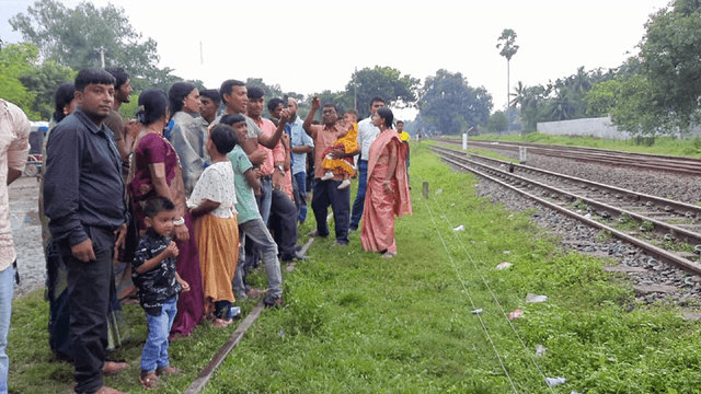 হিলি সীমান্তে ভারত ও বাংলাদেশের মানুষের মিলনমেলা