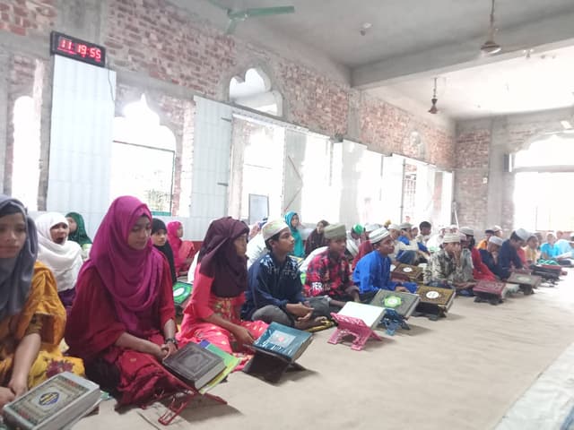 সুন্দরগঞ্জে কোরআন ছবক নিল ১৫১ জন কোমলমতি শিক্ষার্থী