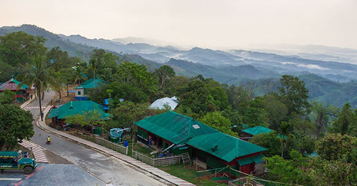 সাজেকে রুম না পেয়ে কটেজের বারান্দায় রাত কাটল পর্যটকদের