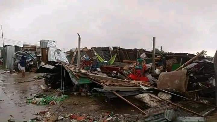 সরাইলে ঘূর্ণিঝড়ের আঘাতে লন্ডভন্ড গ্রামের ঘরবাড়ি