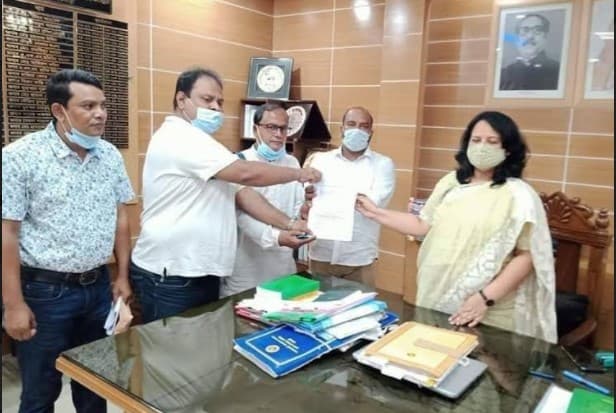 গোয়ালন্দ বাজার ব্যবসায়ী পরিষদের নির্বাচনের দাবীতে স্বারকলিপি