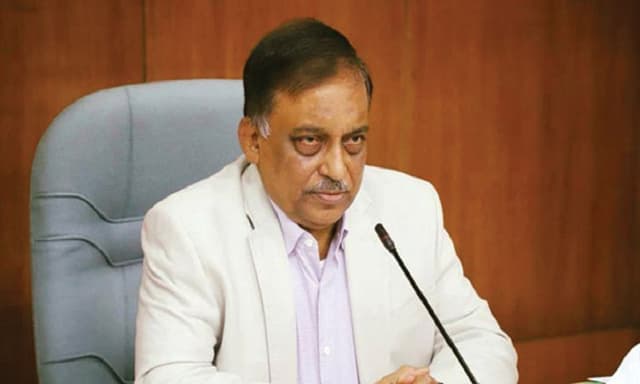 এখন আর কেউ প্রকাশ্যে ধূমপান করেন না : স্বরাষ্ট্রমন্ত্রী