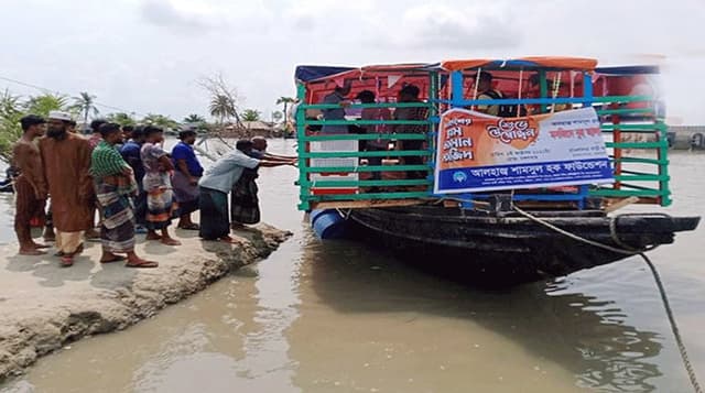 সাতরিয়ে নামাজ আদায় করা সেই এলাকায় ভাসমান মসজিদ উদ্বোধন
