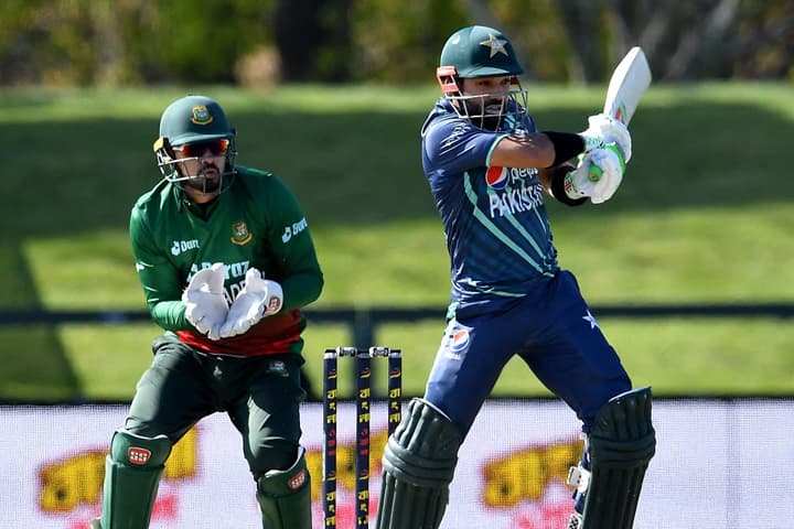 বাংলাদেশকে ১৬৮ রানের লক্ষ্য দিল পাকিস্তান