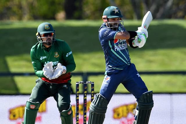 বাংলাদেশকে ১৬৮ রানের লক্ষ্য দিল পাকিস্তান