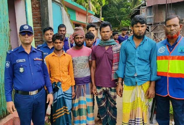 হিজলায় মা ইলিশ অভিযানে আটক ৪ জেলের কারাদণ্ড