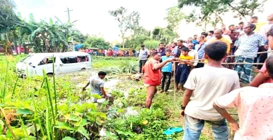 রাণীশংকৈলে বরযাত্রীর গাড়ী পাল্টি খেয়ে নিহত ১, আহত ২