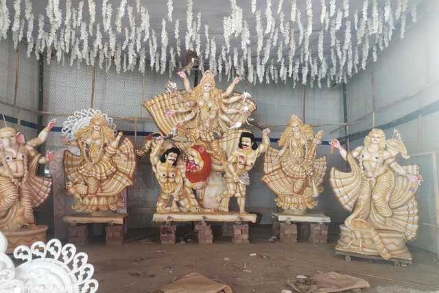 সনাতন ধর্মাবলম্বীদের শারদীয় দুর্গাপূজা দরজায় কড়া নাড়ছে