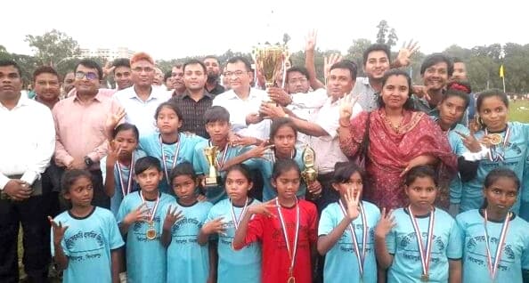 বঙ্গমাতা ফুটবল টুর্নামেন্টের জেলা পর্যায়ে চ্যাম্পিয়ন বিরামপুর বালিকা দল