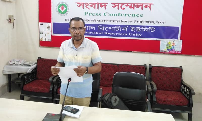 ঘুষের টাকা ফেরত চাওয়ায় ক্রসফায়ারের হুমকি দিল পুলিশ কর্মকর্তা ! সংবাদ সম্মেলন