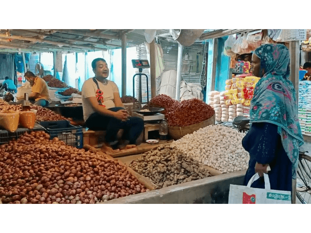 হিলি বন্দরে কমেছে পেঁয়াজের দাম