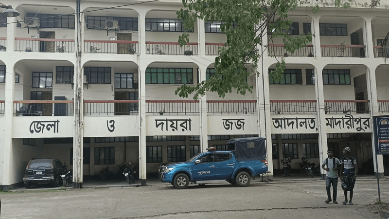 মাদারীপুরে মোটরসাইকেল চালক হত্যায় দুই জনের মৃত্যুদন্ড