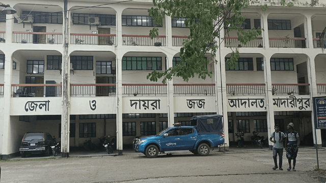 মাদারীপুরে মোটরসাইকেল চালক হত্যায় দুই জনের মৃত্যুদন্ড