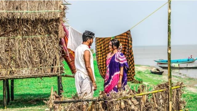 যেখানে প্রশংসায় ভাসছে ‘পদ্মাপুরাণ’