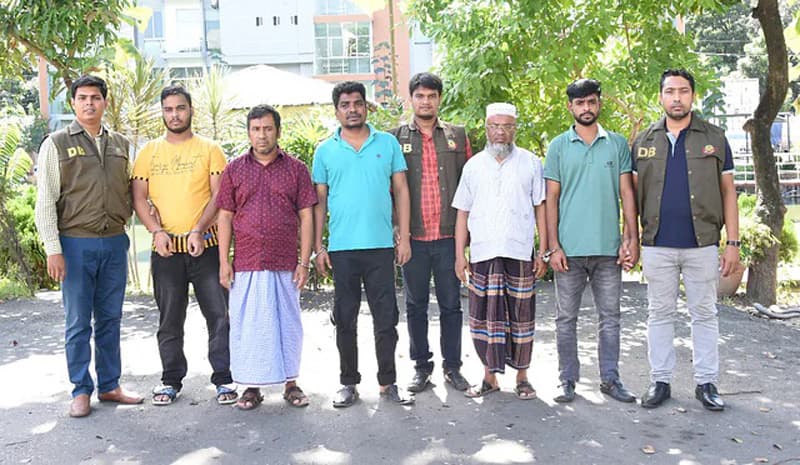 নকল নোকিয়া-স্যামসাং ফোন তৈরীকারী পঞ্চম শ্রেণি পাস
