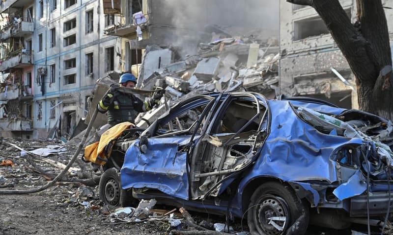 ইউক্রেনে রাশিয়ার ক্ষেপণাস্ত্র হামলায় নিহত ১৩