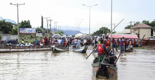 নাইজেরিয়ায় নৌকাডুবিতে বন্যাদুর্গত ৭৬ জন নিহত